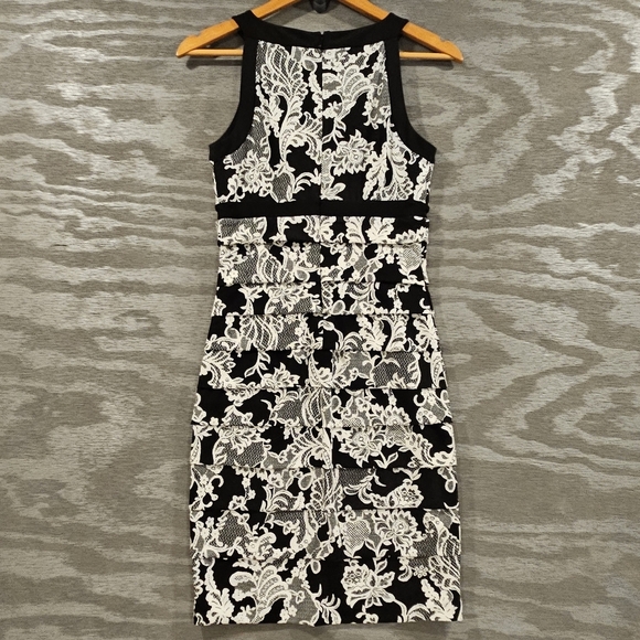 White House Black Market NWT Sz 4 Floral Print Tier Slimming Sleeveless Dress - Picture 4 of 13